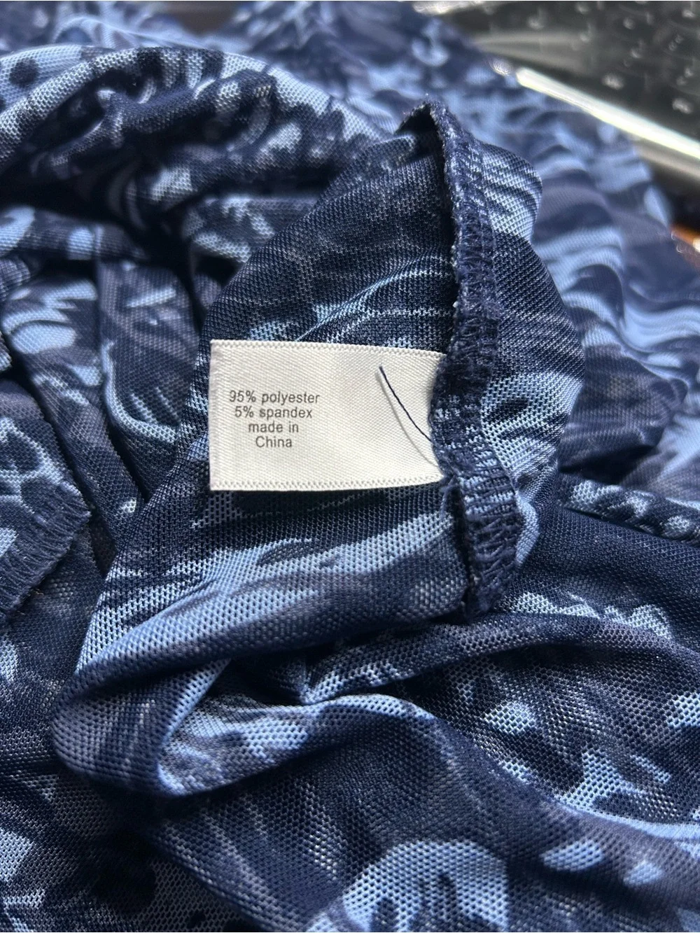 Lane Bryant Navy and Light Blue Butterfly-Print Sleeveless V-Neck Top Size 14/16 - Picture 7 of 8
